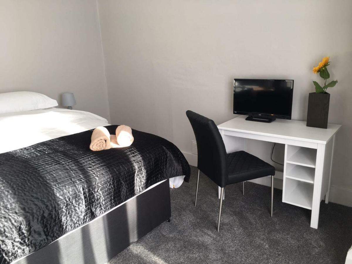 @33 Fab Townhouse Villa Хоулихед Екстериор снимка