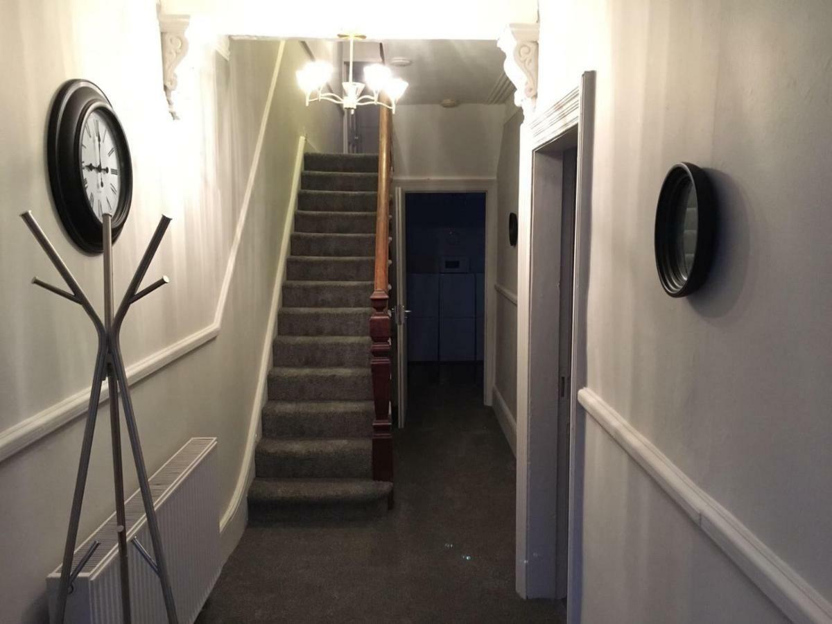 @33 Fab Townhouse Villa Хоулихед Екстериор снимка