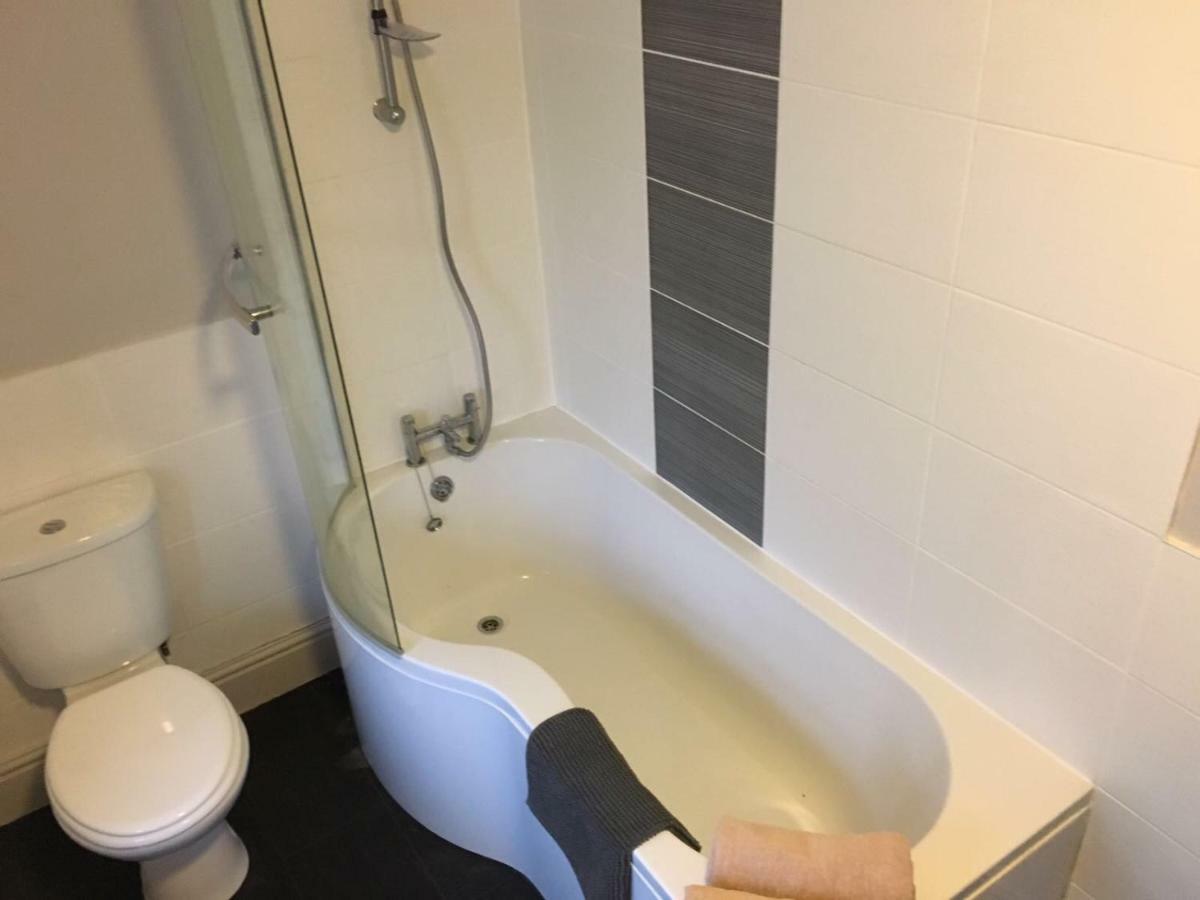 @33 Fab Townhouse Villa Хоулихед Екстериор снимка