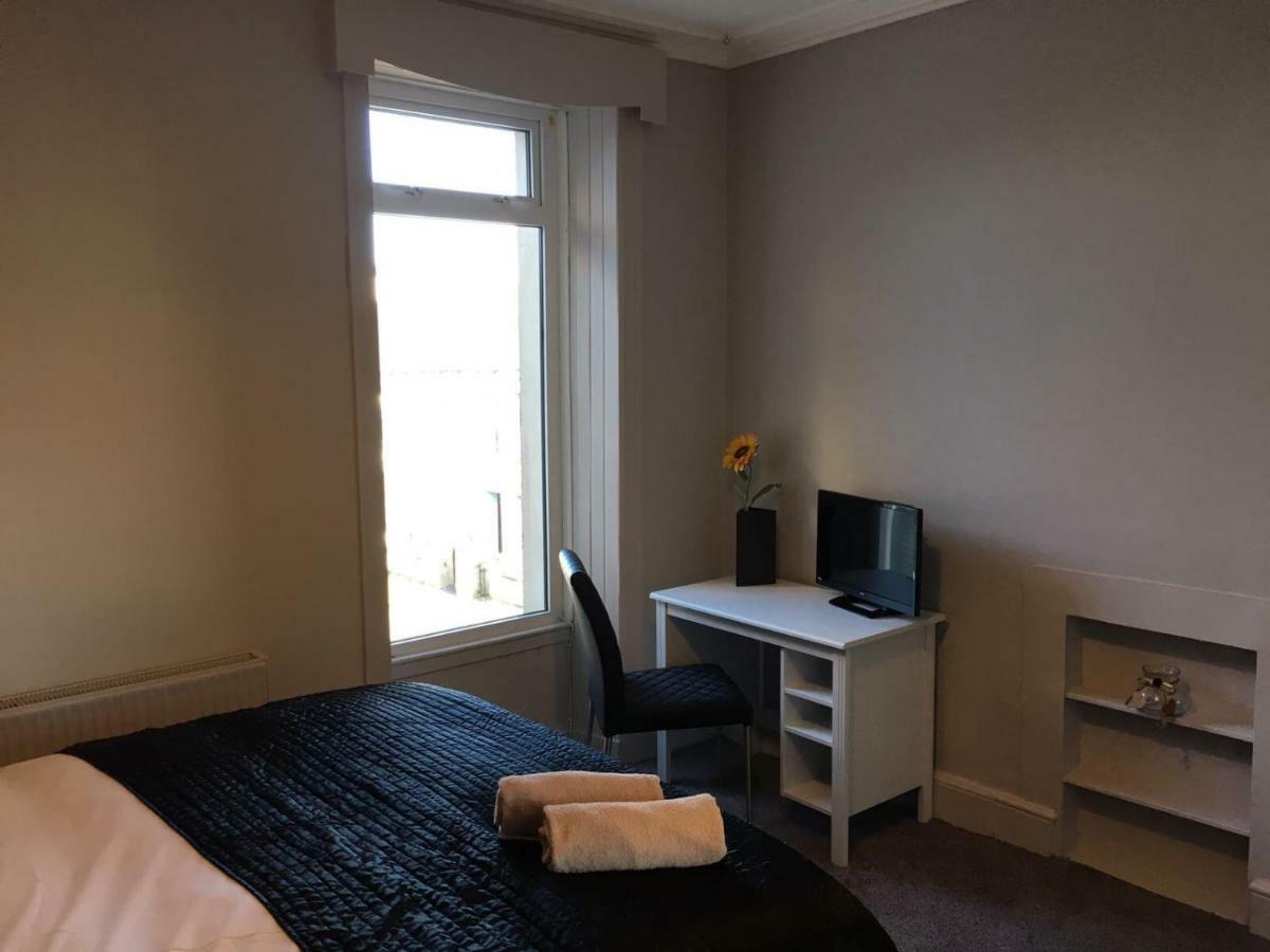 @33 Fab Townhouse Villa Хоулихед Екстериор снимка