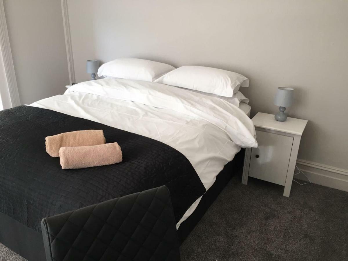 @33 Fab Townhouse Villa Хоулихед Екстериор снимка